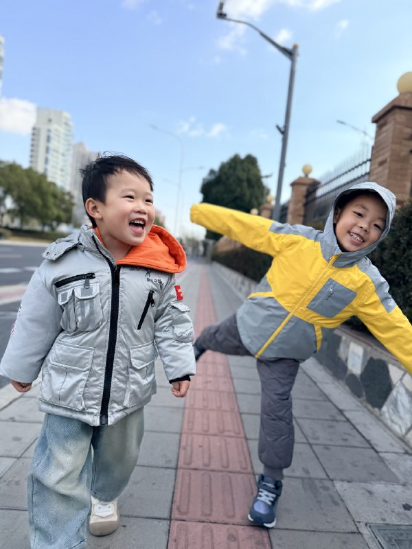 今天天气放晴了，气温虽然跟昨天差不多，但是体感没那么冻人了