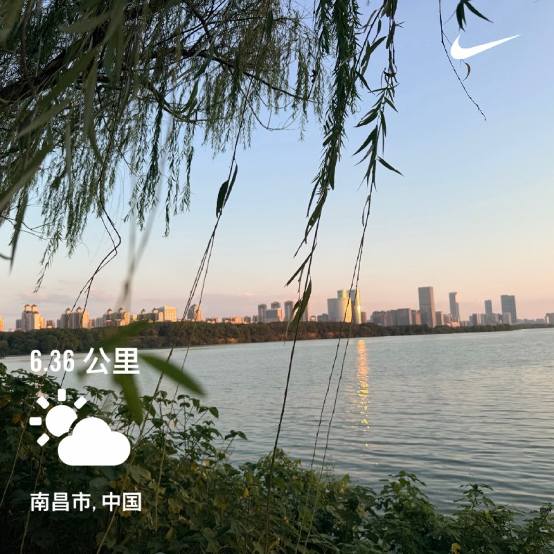 中午接到4S电话让我早点过来，我三点钟来，接待顾问让我出去逛逛再回来，我五点钟顶着高温去艾溪湖跑了一段，回来告诉我还要继续等