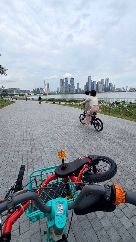 菜鸟骑行入门中，今天骑的是欢乐港湾往西乡方向，山海连城西段，有六七公里全程在高速路高架桥下，阴凉加专门的骑行道，很舒服